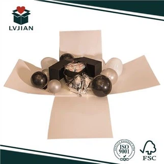 Бумажная коробка для подарка